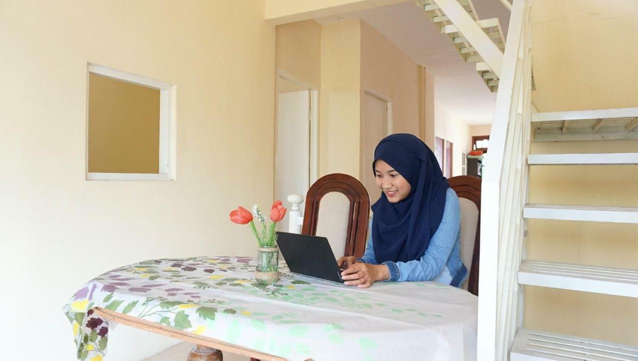 West Surabaya Homey Buitenkant foto
